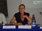 E' così che si è presentata Annalisa Minetti alla platea di studenti . (minetti all'universitã )